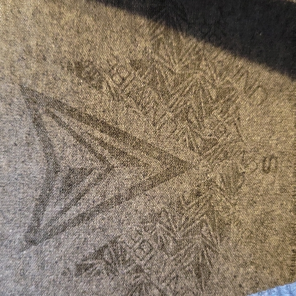 Volcom t-shirt and univibe t-shirt - Picture 3 of 6